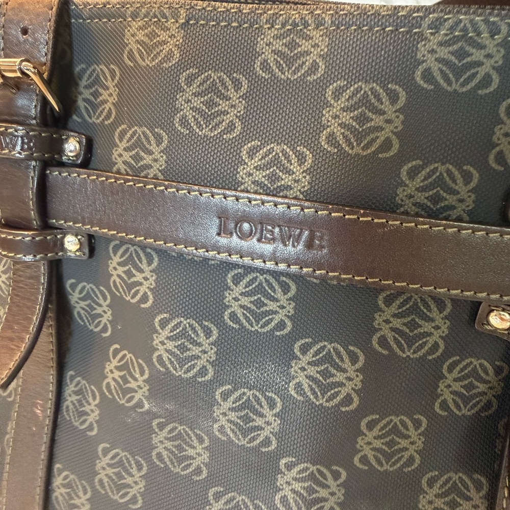 Loewe Vintage Anagram Logo Tote Bag
Brown and Black Shoulder Bag - Picture 5 of 16